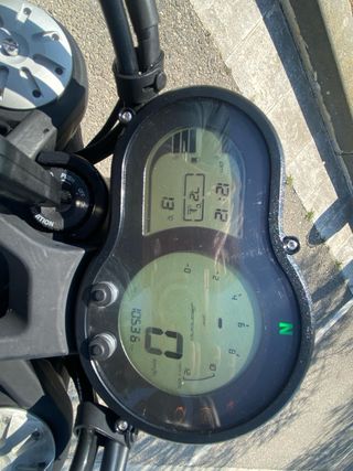 Benelli Leoncino 500 Roja y Negra