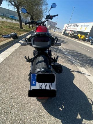 Benelli Leoncino 500 Roja y Negra