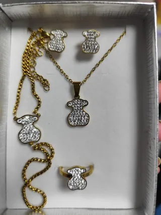 Conjunto Oso Dorado y Blanco Es para bebe