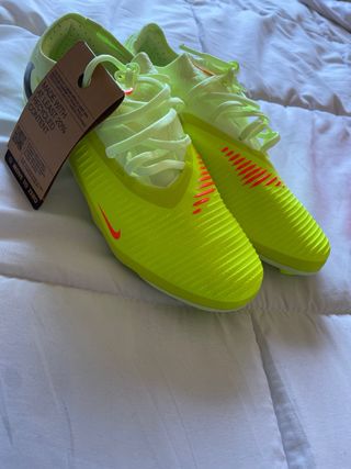 Botas de fútbol Nike Phantom (Neón)