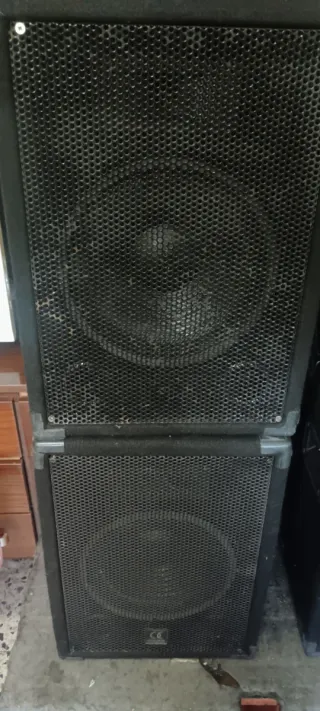 4 Altavoces y  amplificador