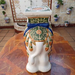 Mesa auxiliar elefante cerámica decorada