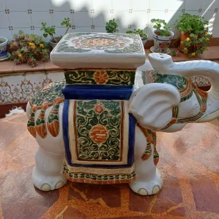 Mesa auxiliar elefante cerámica decorada