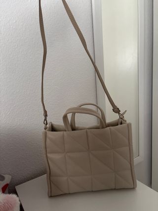 Bolso beige acolchado