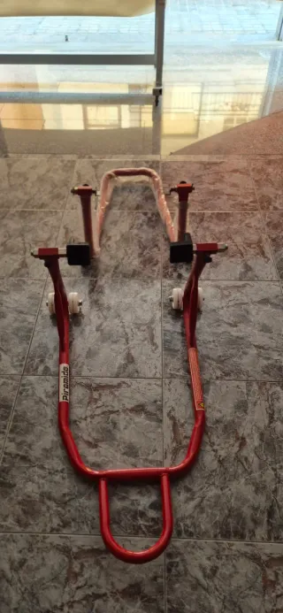 Caballetes moto delantero y trasero.