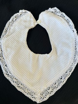 Babero vintage encaje blanco