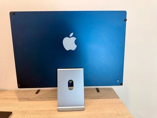 iMac 24” M3 (2023) Blu + Accessori - Perfetto