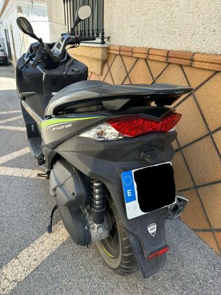 Kawasaki J125 Negra y Verde