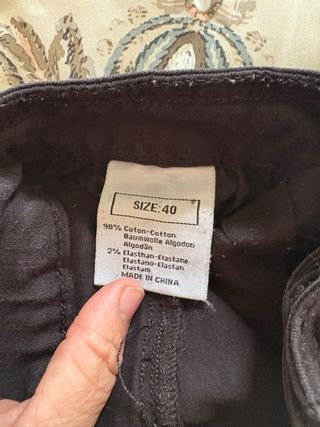 Pantalón pitillo negro