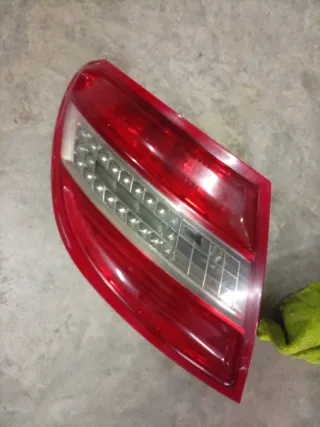 Faro izquierdo trasero Mercedes Benz C W204