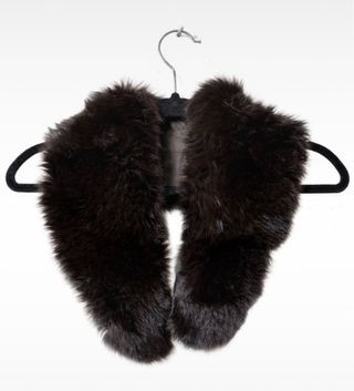 Cuello de pelo marrón y negro