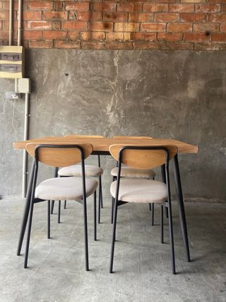 Mesa comedor + 4 sillas - NUEVO, A ESTRENAR!!