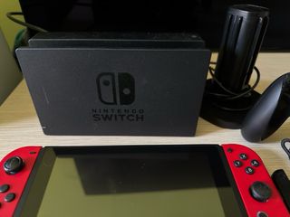 Nintendo Switch, 2 coppie Joy-Con rossi e gialli