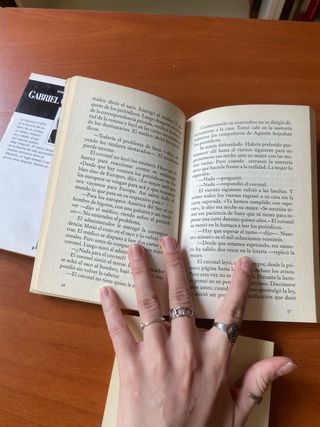 El coronel no tiene quien le escriba/La Hojarasca