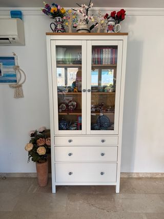 Vitrina Ikea Hemnes Madera y Cristal