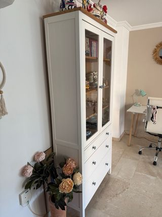 Vitrina Ikea Hemnes Madera y Cristal
