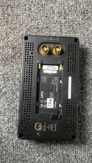 Monitor TVLogic F5A + Baterías y Cargador