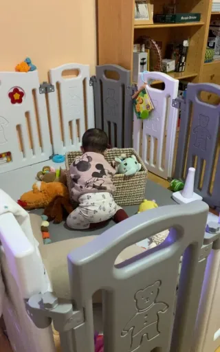 Corral infantil blanco y gris como nuevo.