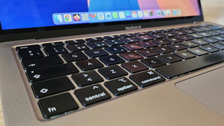 MacBook Air 13” 2020 – Intel i7 – Muy cuidado