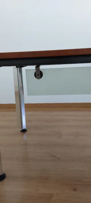 Mesa de oficina con cajonera