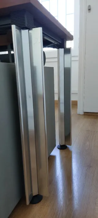 Mesa de oficina con cajonera