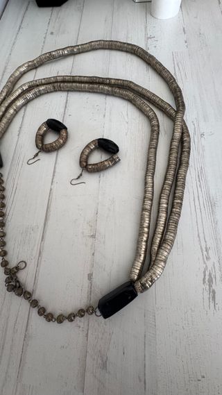 Collar y pendientes plateados