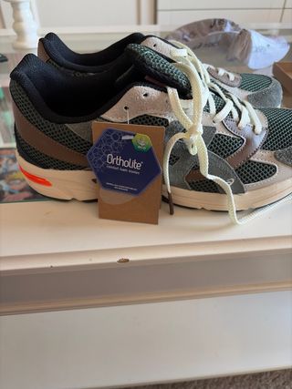 ASICS Beige/Verde Zapatillas Deportivas