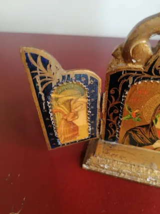 Tríptico religioso dorado