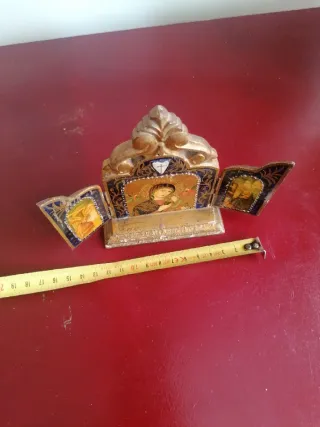 Tríptico religioso dorado