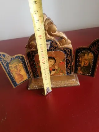Tríptico religioso dorado