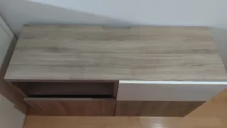 Mueble TV madera marrón y blanco