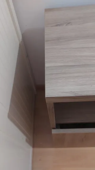 Mueble TV madera marrón y blanco