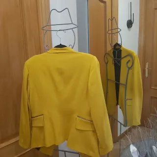 Chaqueta Zara L color mostaza