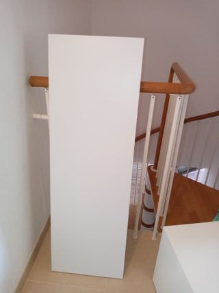 Mesa abatible pared blanca