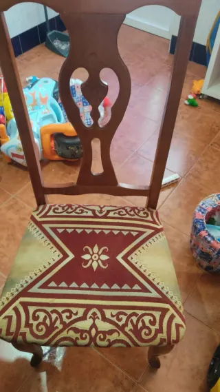 5 Sillas de Madera con Tapicería
