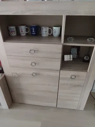 Aparador de madera y metal