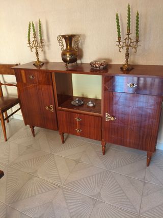 Aparador vintage madera con tiradores dorados