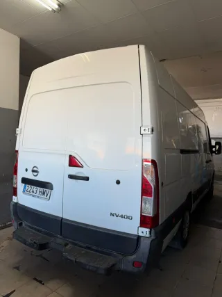 Nissan NV400 2012