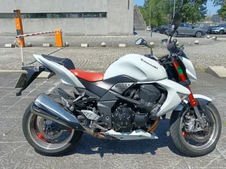 Kawasaki Z1000 Blanca y Naranja