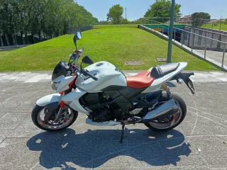Kawasaki Z1000 Blanca y Naranja
