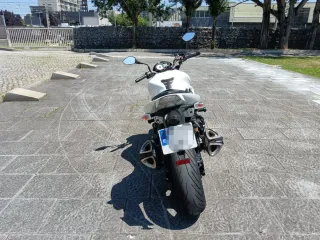 Kawasaki Z1000 Blanca y Naranja