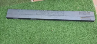 Embellecedor Portón Trasero Nissan