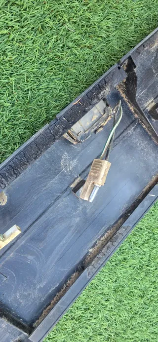 Embellecedor Portón Trasero Nissan