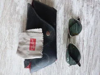 Gafas de sol Ray-Ban verdes y plateadas