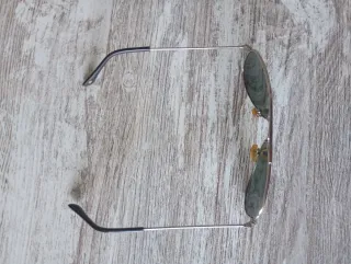 Gafas de sol Ray-Ban verdes y plateadas