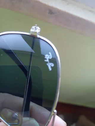 Gafas de sol Ray-Ban verdes y plateadas