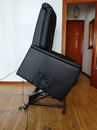 Sillón eléctrico elevable polipiel negro.