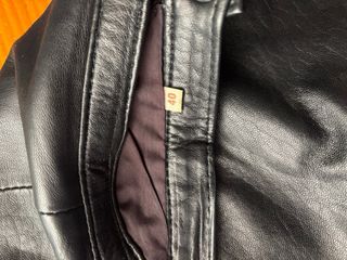 Falda de cuero negra