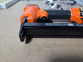 Grapadora Neumática VEVOR Calibre 22