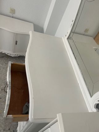 Cómoda blanca con espejo